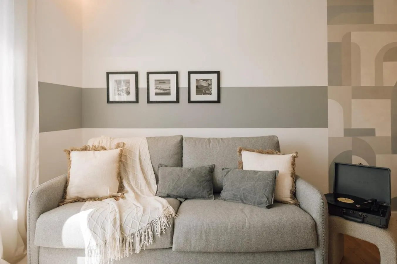 Trocchia - 1 Bedroom And Parking In Alvalade Lissabon