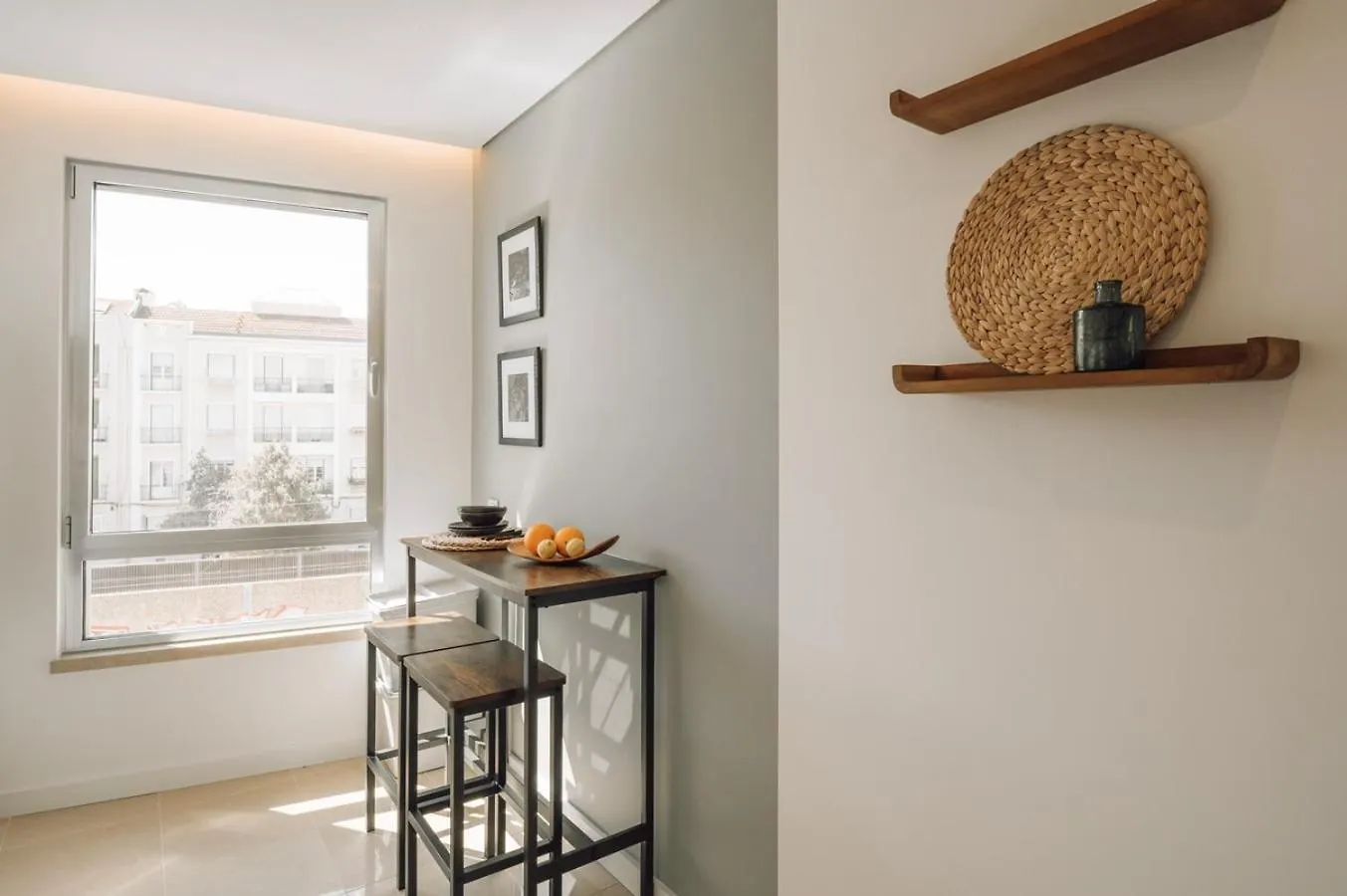 Appartement Trocchia - 1 Bedroom And Parking In Alvalade Lissabon