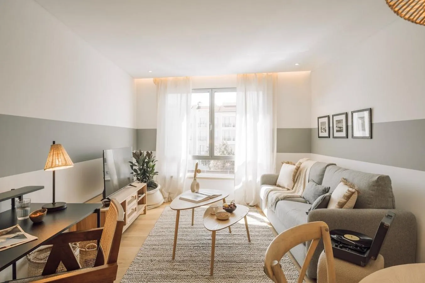 Trocchia - 1 Bedroom And Parking In Alvalade Lissabon Appartement