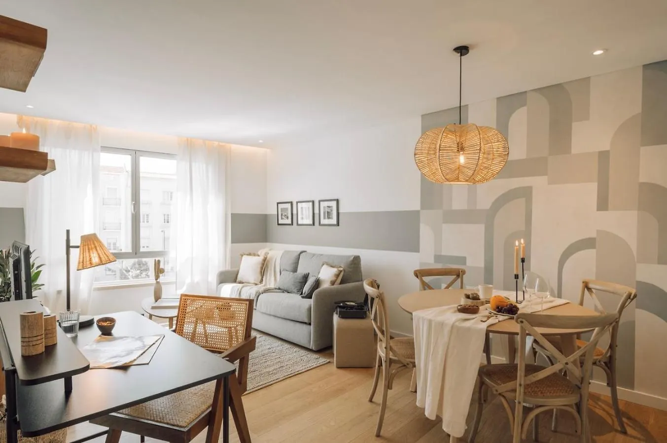 Trocchia - 1 Bedroom And Parking In Alvalade Lissabon